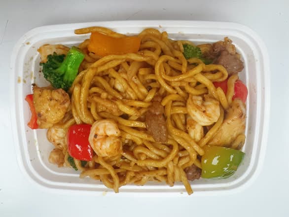 Shanghai Fried Chow Mein  +Spring Roll(2pcs)/ 上海炒面+春卷（2个）